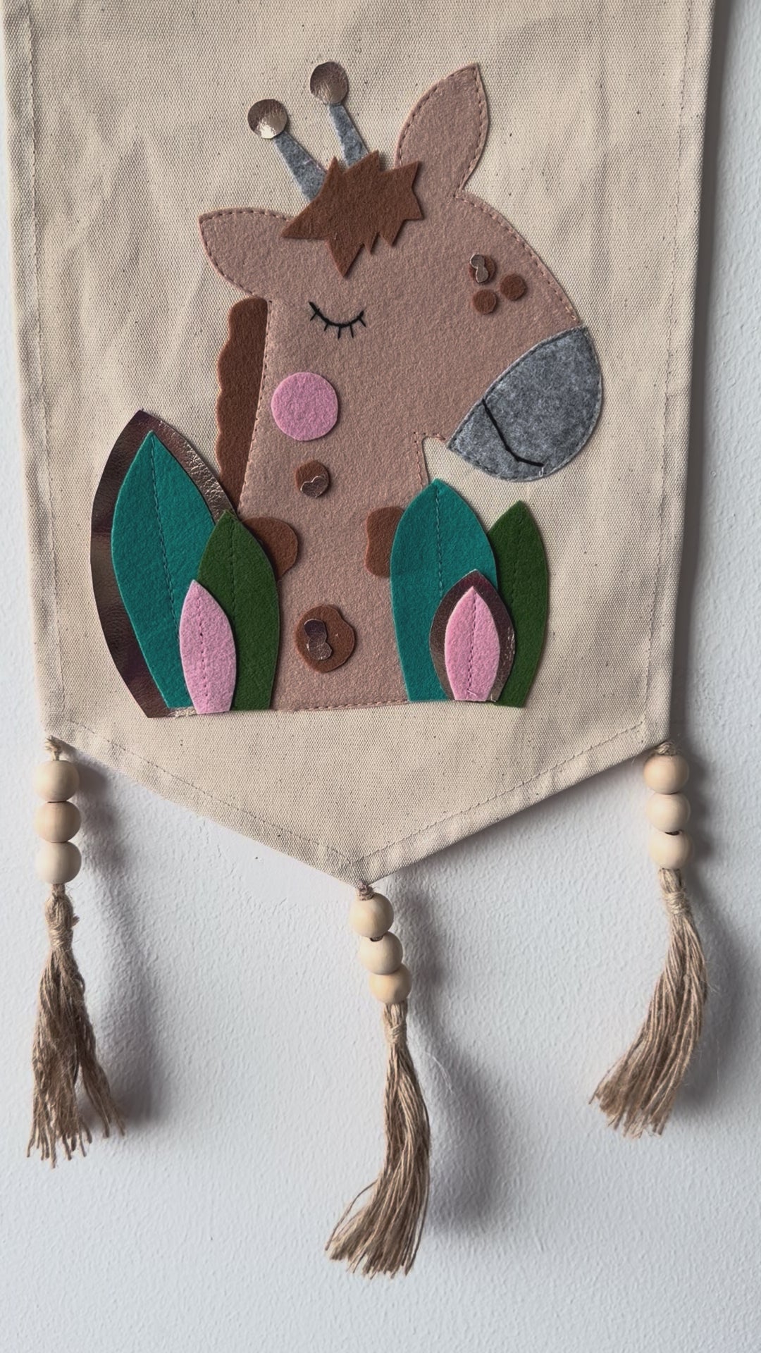 Baby shower giraffe wall hanging pebbles and patches